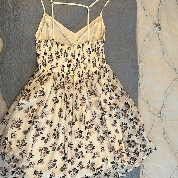 Beautiful HOLLISTER Dress - Picture 7 of 14